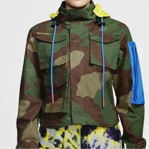 Nike X Off White Collab Women’s Green and Brown Camouflage Jacket Size M NWOT.